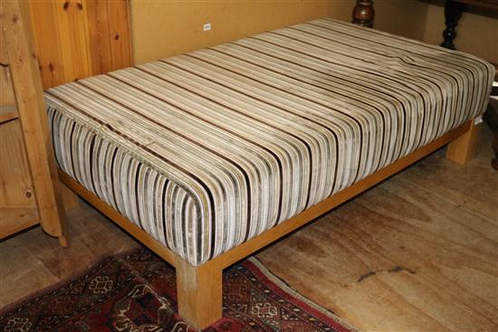 Large upholstered stool(-)
